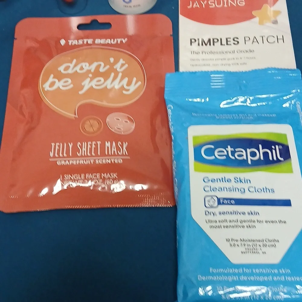 SKIN CARE BUNDLE W/SKIN BAG SEE DESCRIPTION FOR CONTENTS